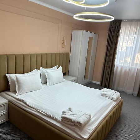 Hotel Voyazh Taras Exterior foto